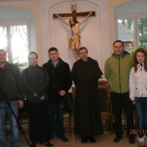 Klasztor oo.Karmelitów Trzewiczkowych w Oborach, ojciec Piotr Mączyński wraz z uczestnikami projektu